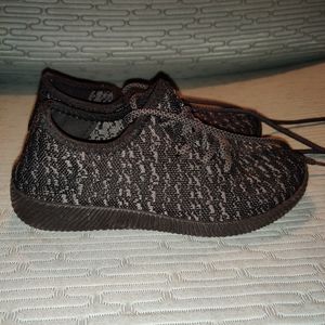 NWOT Rue21 Black 6 1/2 Tennis Shoes Sneakers Striped Space Dye